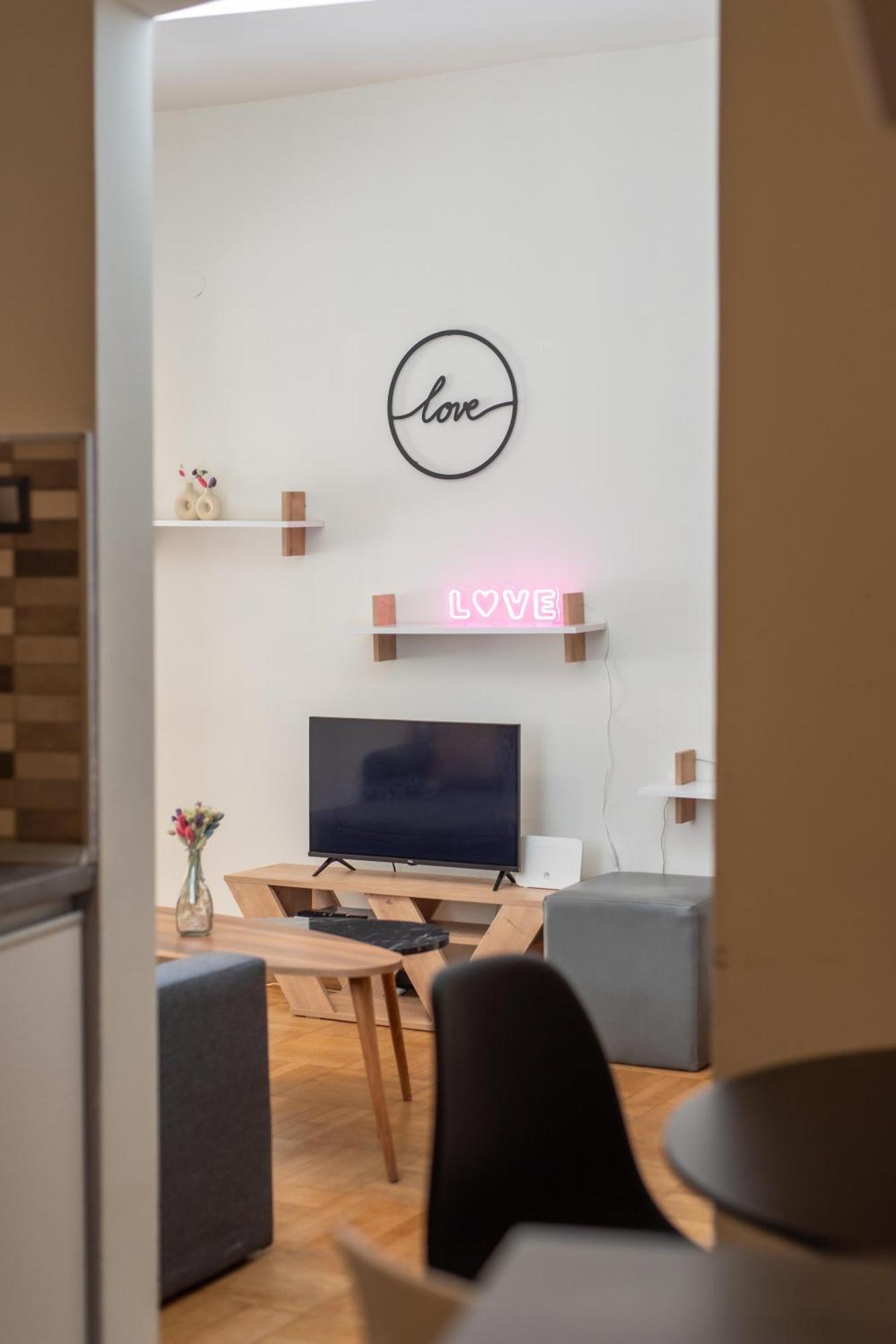 Houseloft Rotunda Getaway Apartment เทสซาโลนิกิ ภายนอก รูปภาพ